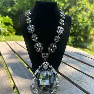 Women’s accent necklace